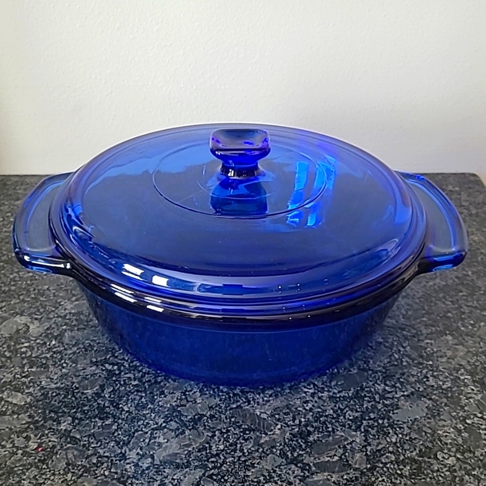 "Anchor Hocking" Blue Glass 1.5 Quart Casserole Dish with Lid